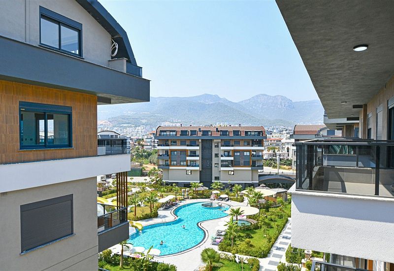 Просторный дуплекс 3+1 с видом на горы и бассейн в районе Оба