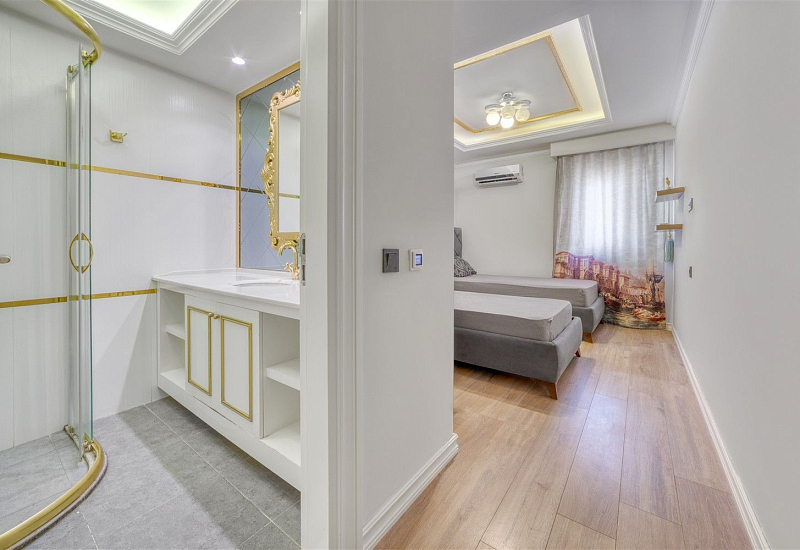 Апартаменты 3+1 с мебелью в одном из престижных комплексов с видом на море в центре Алании