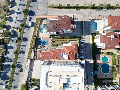 Дуплекс 3+1 на первой линии в Кестеле с мебелью, готов к заселению