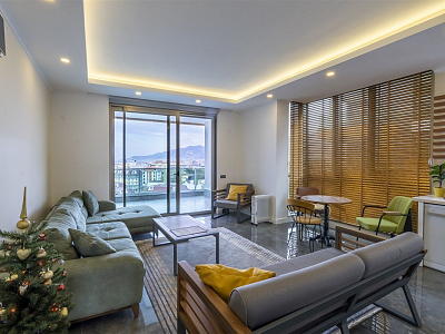 Стильная квартира 3+1 с мебелью, большим балконом и видом на море в районе Кестель