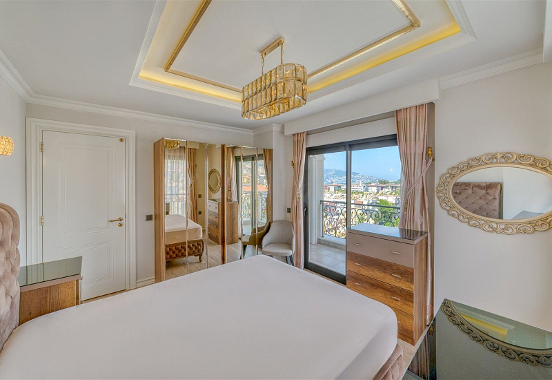 Апартаменты 3+1 с мебелью в одном из престижных комплексов с видом на море в центре Алании