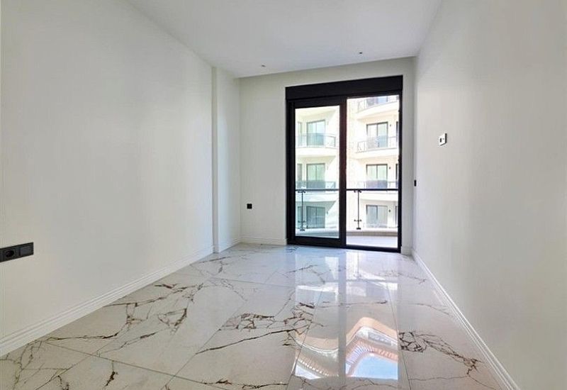 Светлые готовые апартаменты 1+1 в жилом комплексе в районе Оба