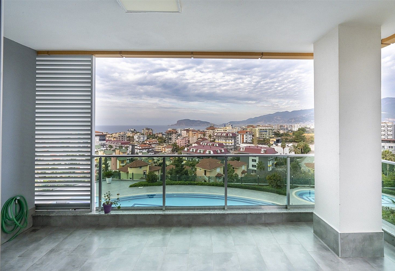 Стильная квартира 3+1 с мебелью, большим балконом и видом на море в районе Кестель