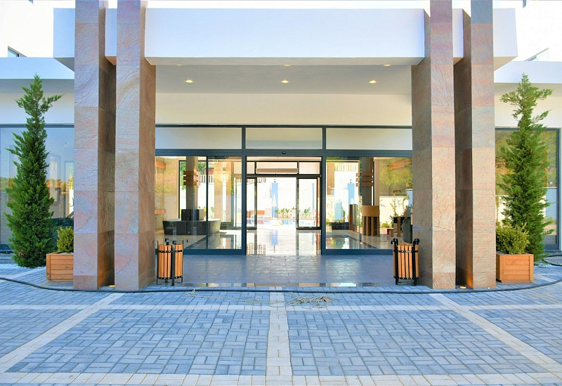 Апартаменты 1+1 в аренду в новом жилом комплексе с видом на бассейн в Махмутларе