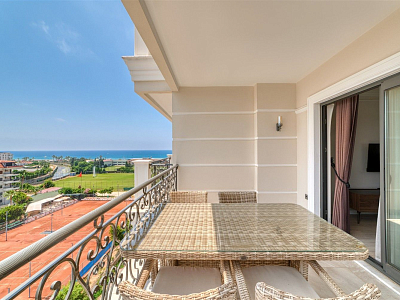 Апартаменты 3+1 с мебелью в одном из престижных комплексов с видом на море в центре Алании