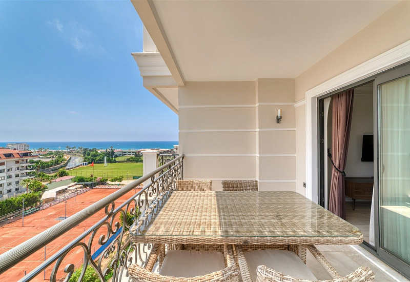 Апартаменты 3+1 с мебелью в одном из престижных комплексов с видом на море в центре Алании